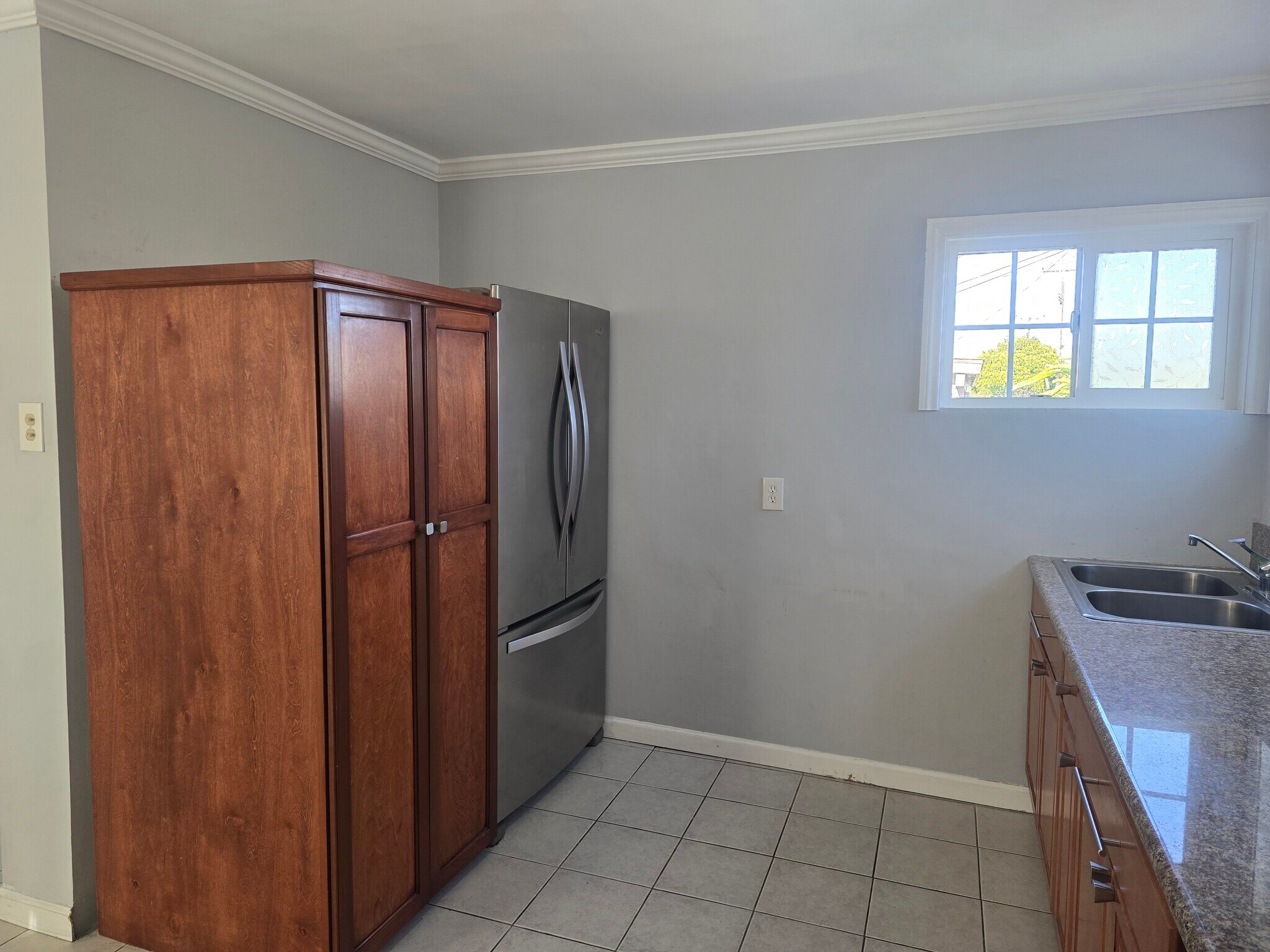 Kitchen - 4577 W 166th St