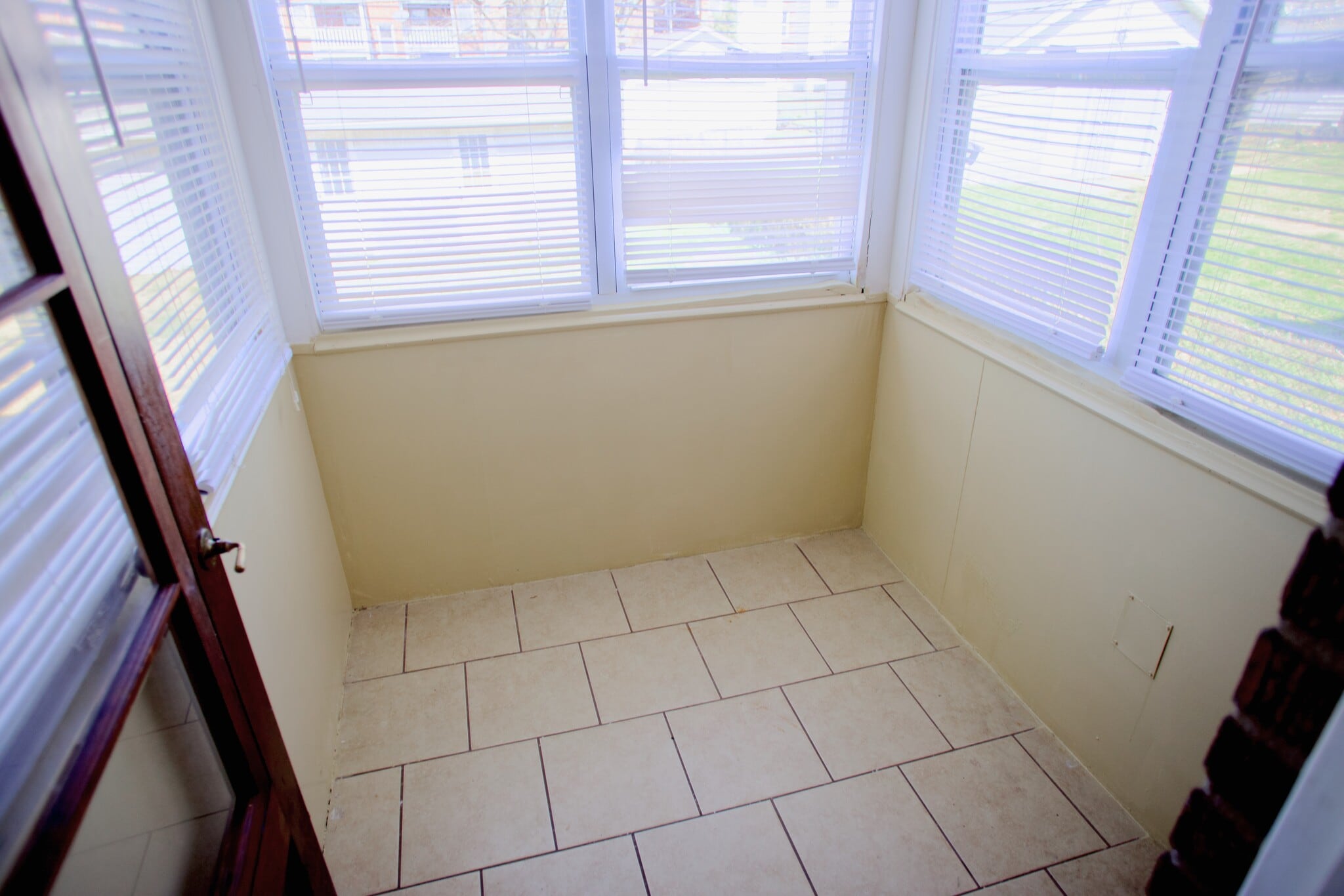 Building Photo - 3927 Dunnica Ave