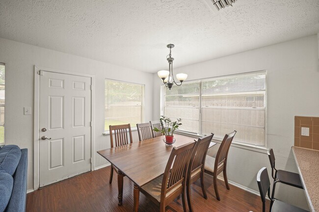 Building Photo - 411 Pickford Dr