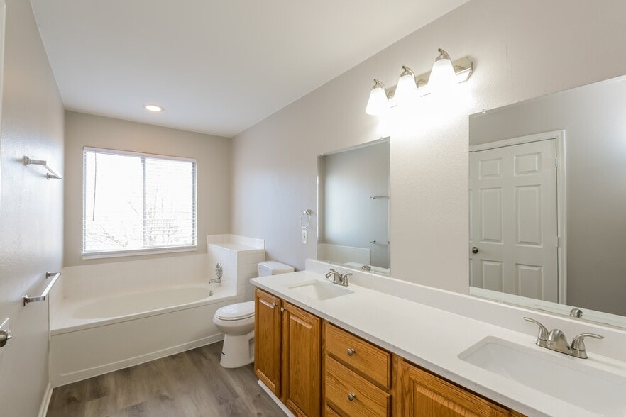 Building Photo - 2757 S Cathay Ct