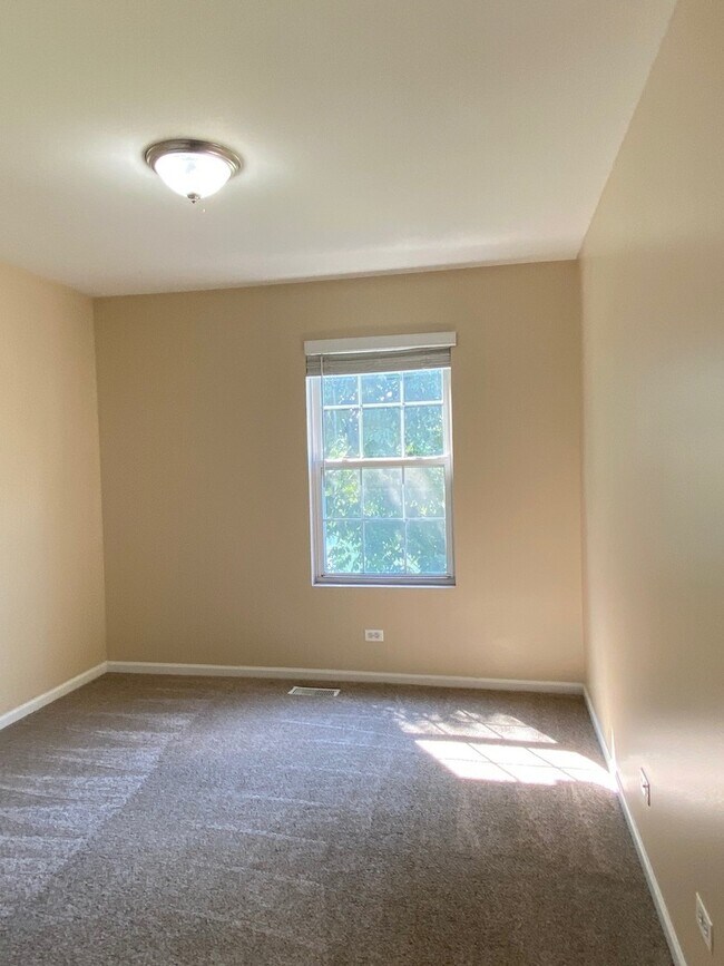 Building Photo - 201 Springbrook Trail S