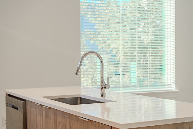 Building Photo - Stunning Modern Townhomes Newer Constructi...