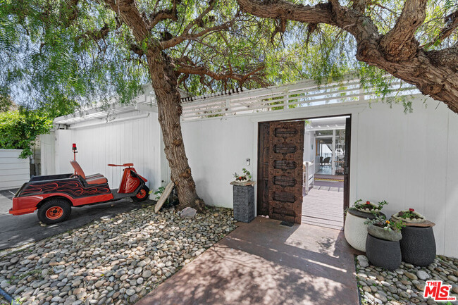Building Photo - 27060 Malibu Cove Colony Dr