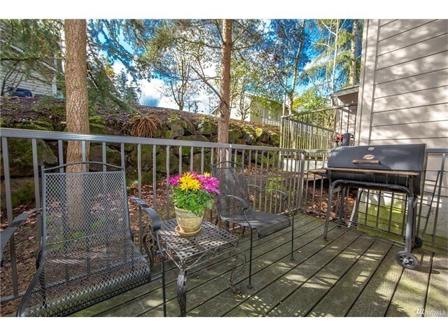 Building Photo - Beautiful Townhome 2 bedrooms and 2.5 bath...