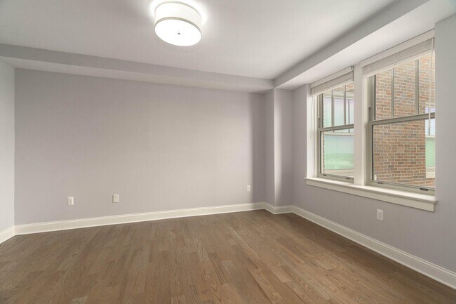 Building Photo - 525 W Lafayette Blvd
