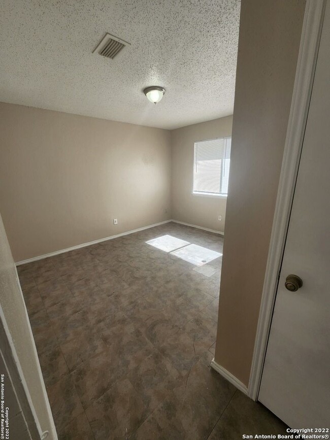 Building Photo - 2 Bedroom 2 bath in BIG COUNTRY GDN HMS