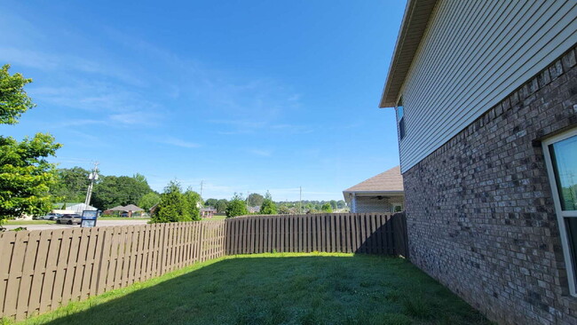 Building Photo - "Spacious 4-Bedroom Retreat with Modern Gr...
