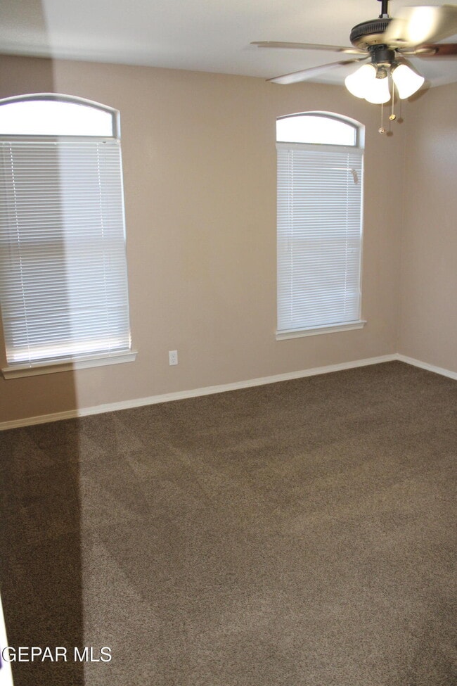 Building Photo - 3100 Amistoso St