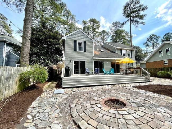 Building Photo - Spacious 6 bedroom home in Virginia Beach