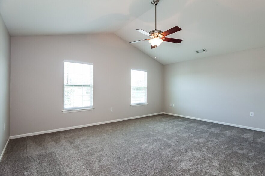 Building Photo - 717 Overlook Rd