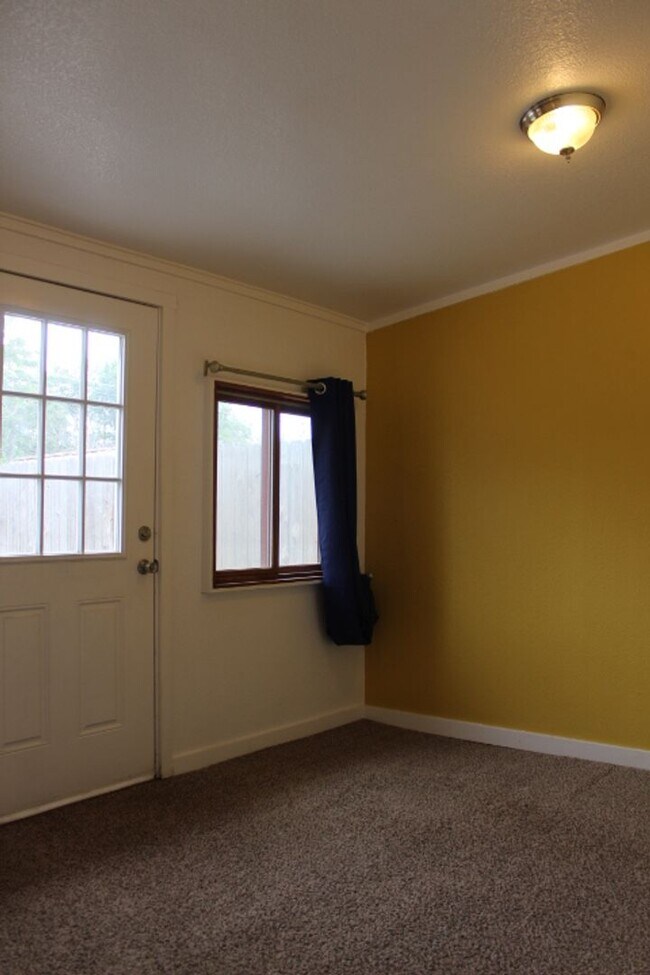 Building Photo - 3 BR/ 1 BA Ranch home in Commerce City!