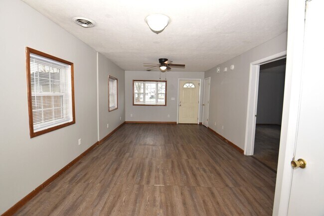 Building Photo - MIshawaka near Universities and shopping