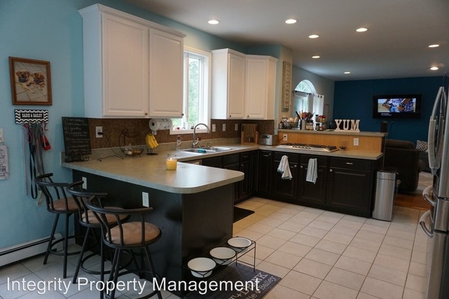 Building Photo - 4 br, 2.5 bath House - 10 Loosestrife Dr.