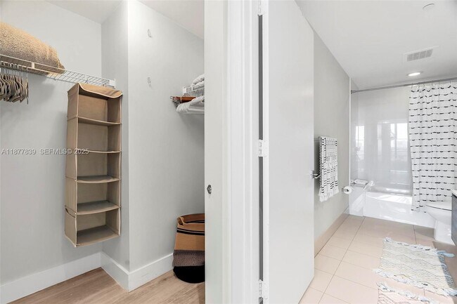 Building Photo - 121 NE 34th St