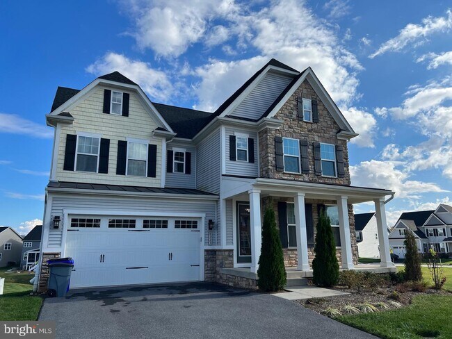 Building Photo - 8227 S Maple Lawn Blvd