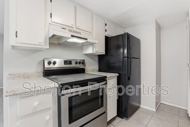 Building Photo - 860 E Brown Rd