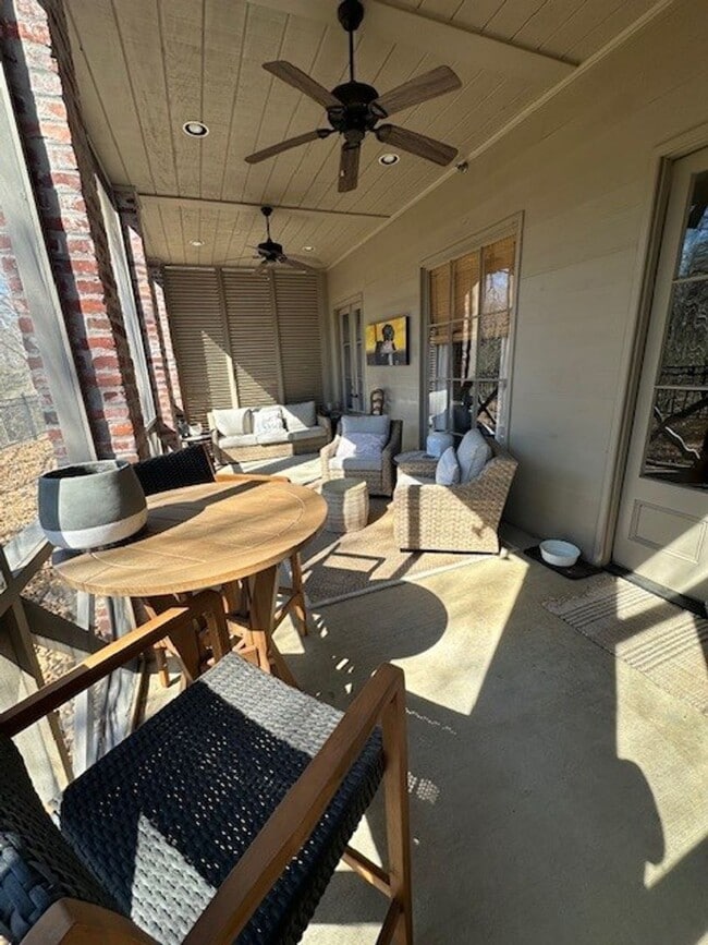 Building Photo - 3BR/3BA For Rent