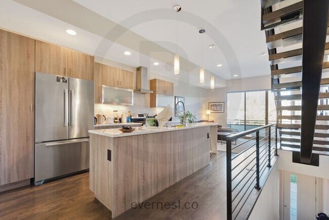 Building Photo - Beautiful Two Bedroom Townhome in Denver -...