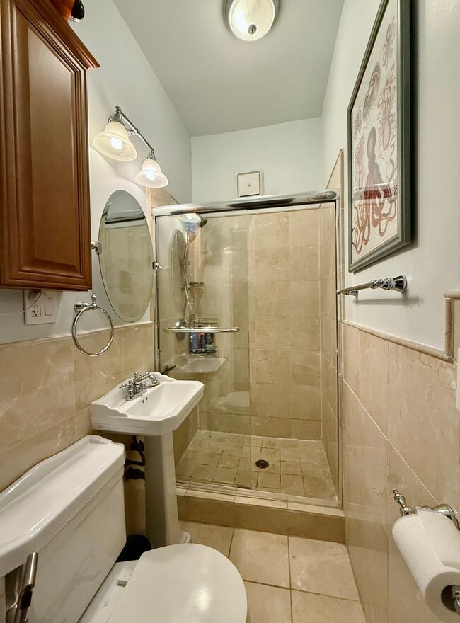 Building Photo - Fully Furnished 4-Bed, 2-Bath MAGNIFICENT ...