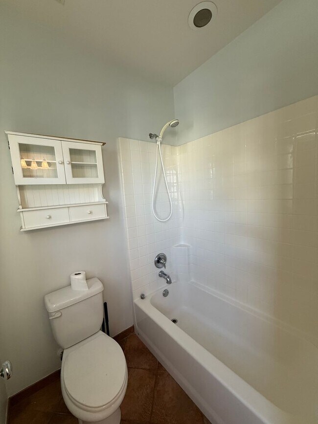 Building Photo - A Large and Spacious Home in Port Hueneme