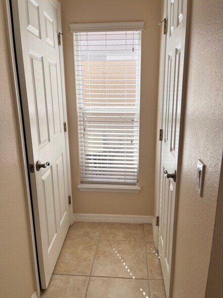 Building Photo - 546 Pinebranch Cir