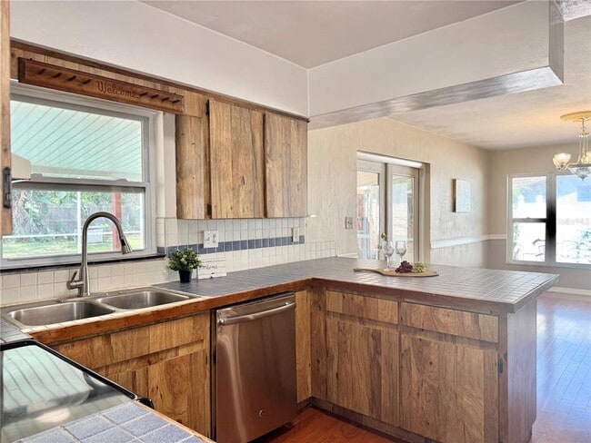 Building Photo - 2523 Krueger Ln