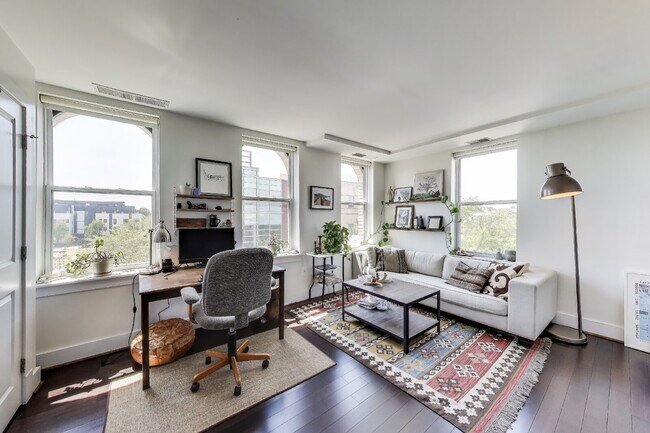 Building Photo - Spacious 2BR with Private Deck & Stunning Views – Available July 1!