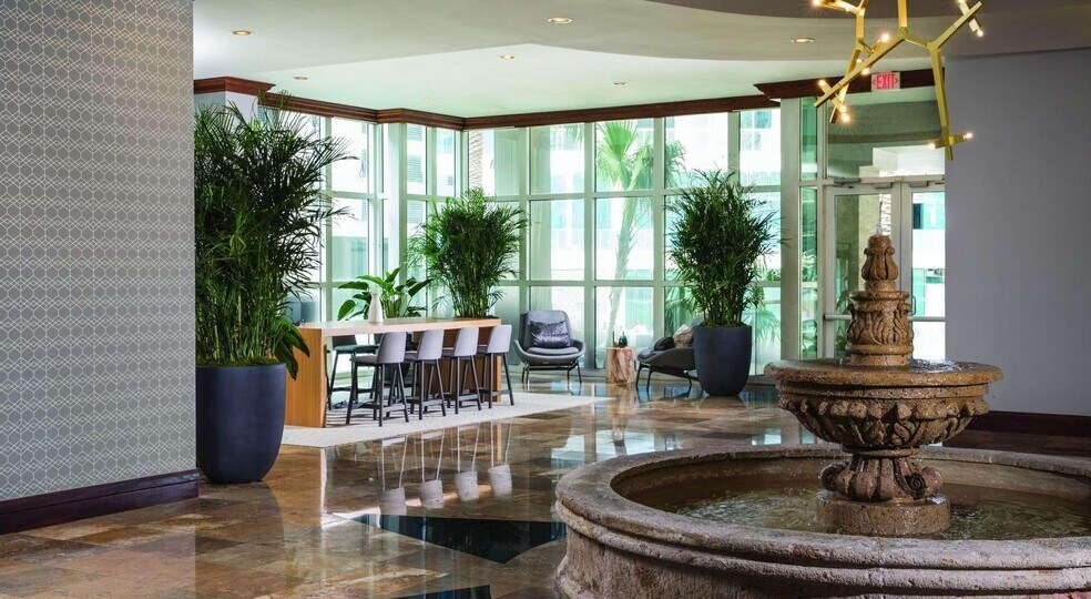 Building Photo - 1111 Brickell Bay Dr