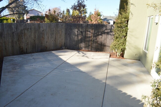 Building Photo - 62 Plumwood Ct