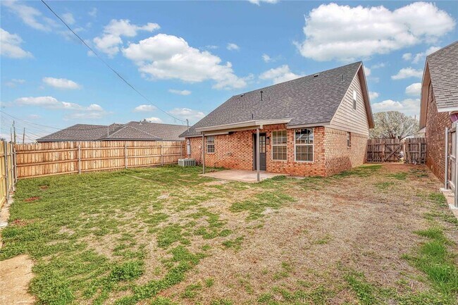 Building Photo - 2805 Shiloh Ln