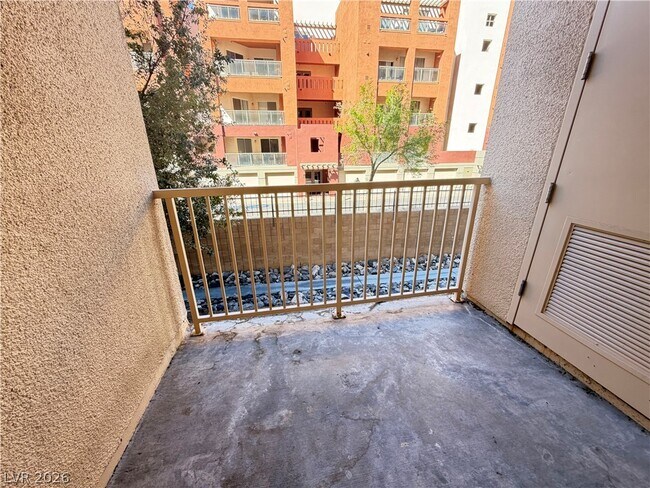 Building Photo - 38 E Serene Ave