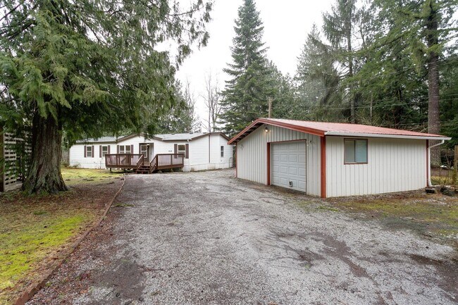 Building Photo - 3 Bedroom 1.75 Bath Mobile Home with Garag...