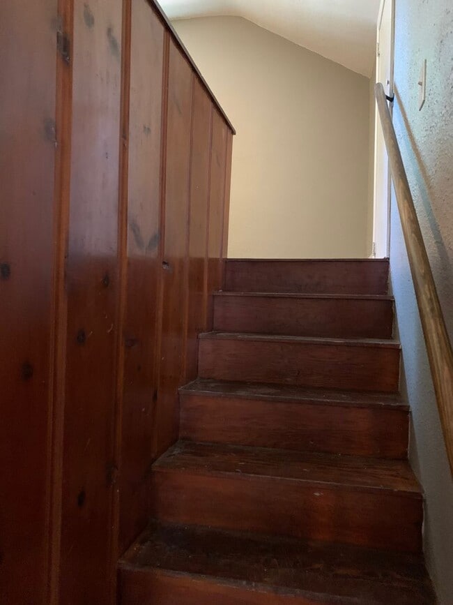 Building Photo - 3 Bedroom home with a bonus room