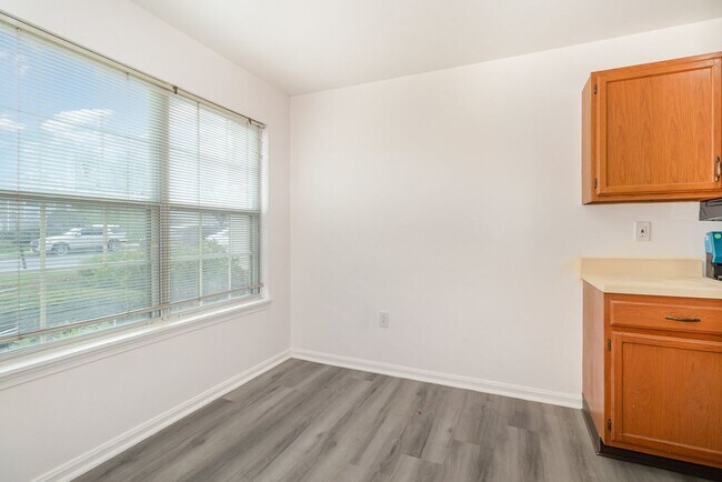 Building Photo - 6212 Spring Knoll Dr