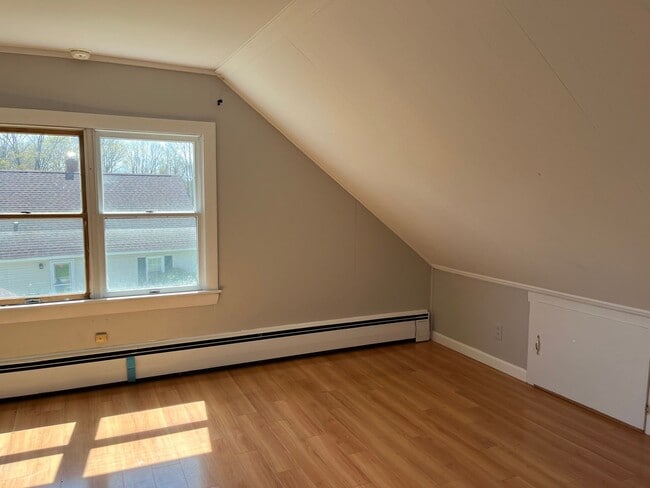Building Photo - Three Bedroom Cape for Rent in Great Portland Neighborhood!
