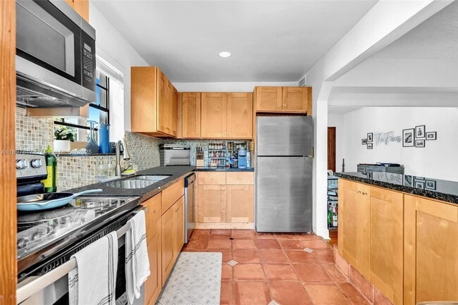 Building Photo - 836 W 40th St