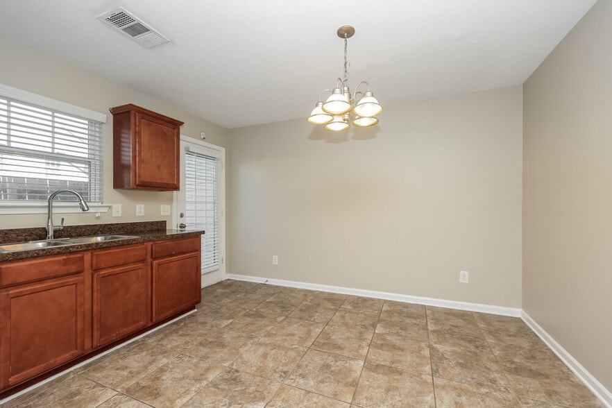 Building Photo - 8035 Logan Dr