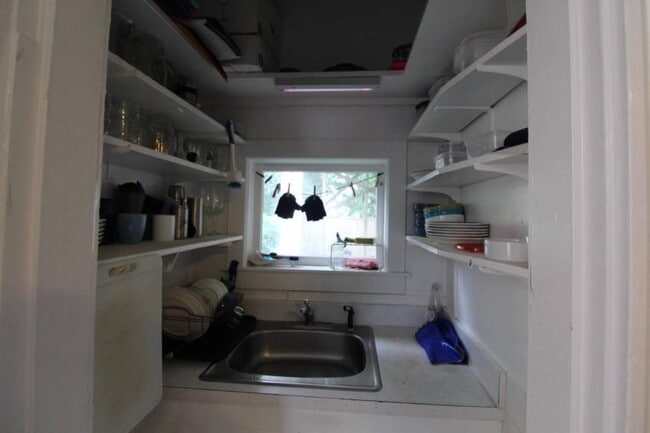Building Photo - 1.0 bedroom in Somerville Massachusetts 02143