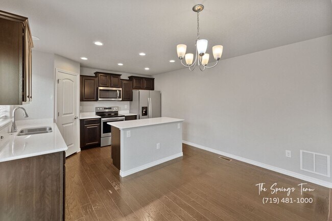 Building Photo - Spacious Saint Aubyn 4BD Lorson Ranch w/ A/C