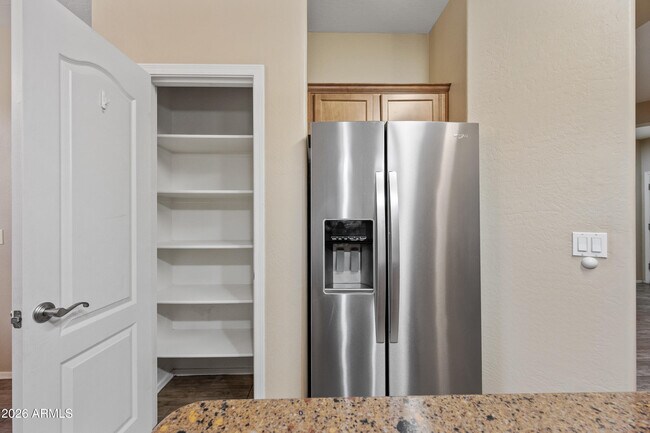 Building Photo - 2600 E Springfield Pl