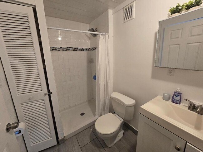 Building Photo - 301 S 7th St