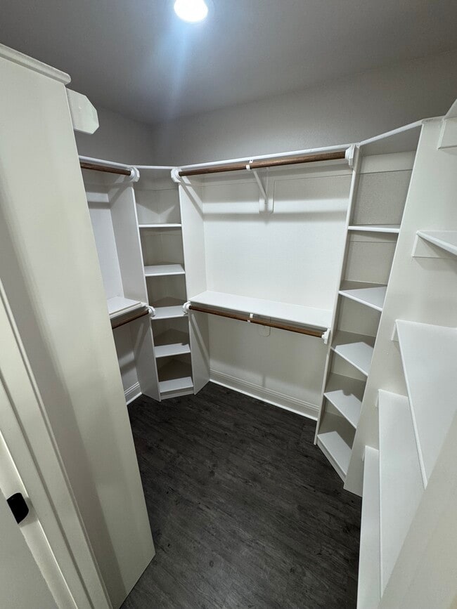 Building Photo - 341 Woodstock Ln