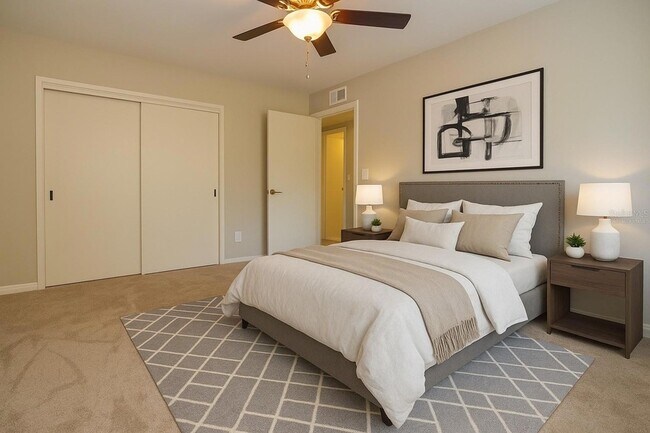 Building Photo - 606 12th Ave NE