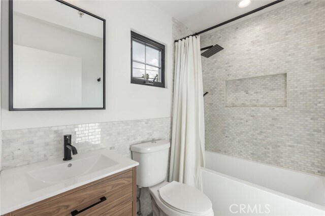 Building Photo - 3091 Chadwick Dr