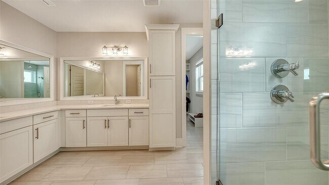 Building Photo - 512 Laurel Pk Dr