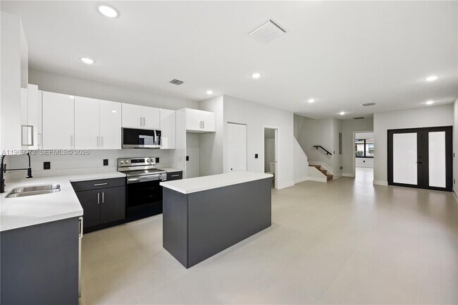 Building Photo - 122 NW 5th Ave