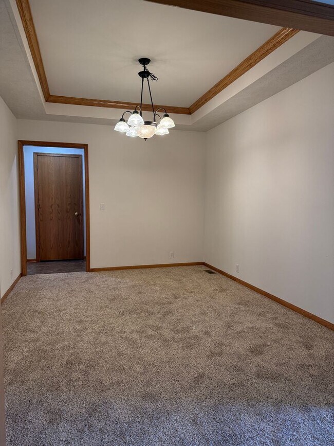 Building Photo - 2110 John St