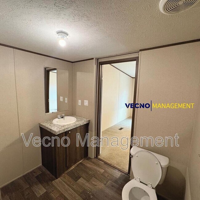 Building Photo - 842 Corinne Dr