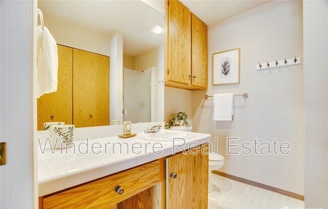Building Photo - 625 N Jackson Ave