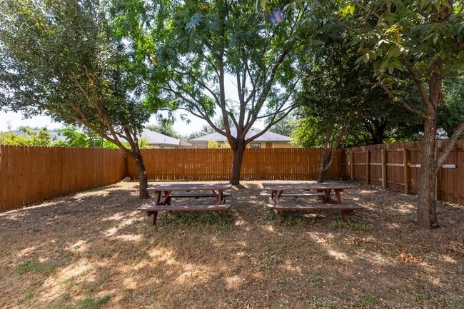 Building Photo - 1609 Anise Dr